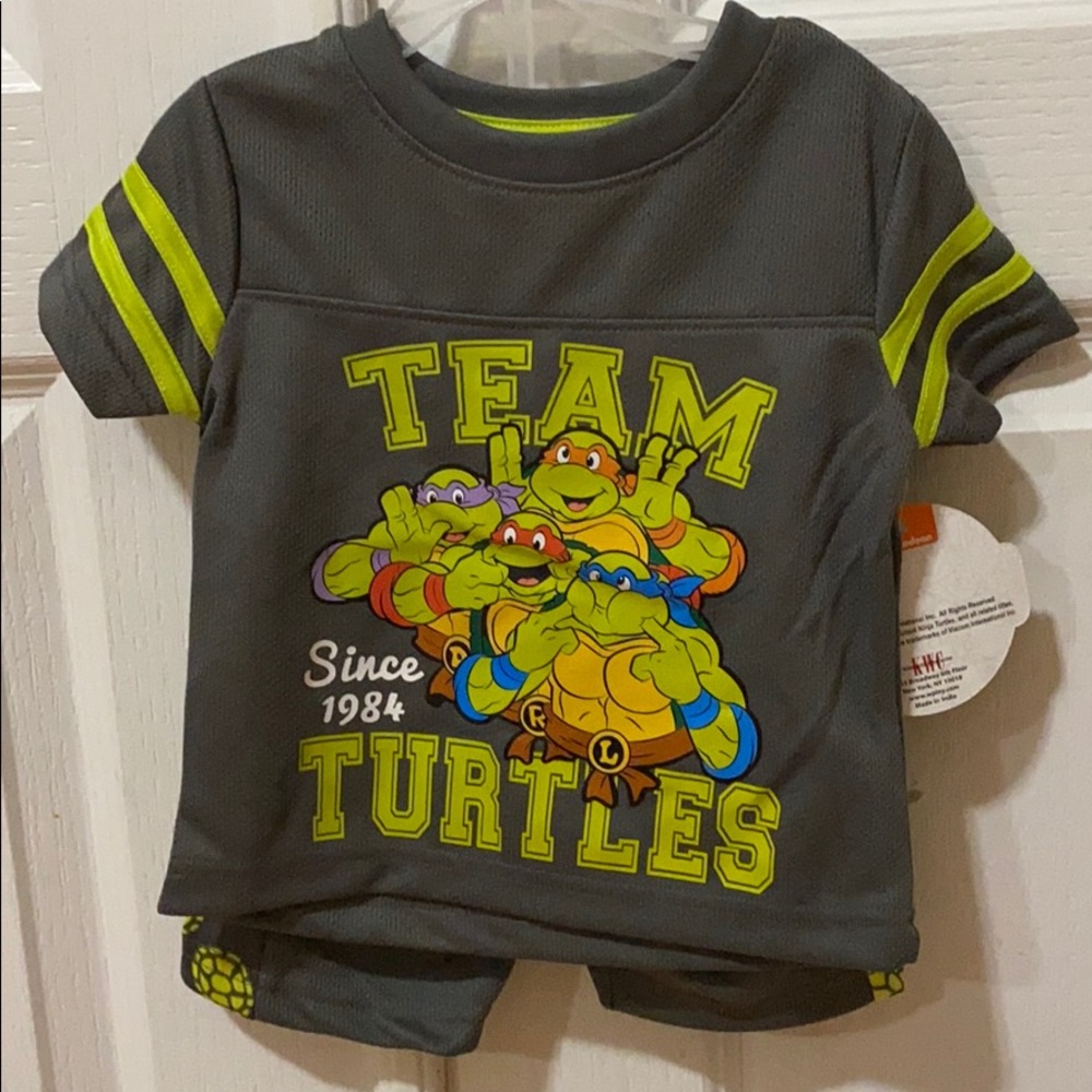 New with tags. 2 piece shirt and shorts set.